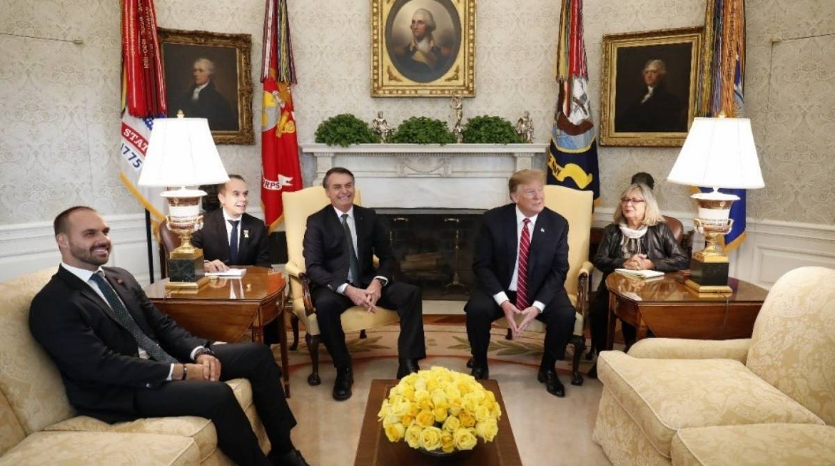 Deputado federal Eduardo Bolsonaro participou de reunião privada entre o presidente Jair Bolsonaro e o americano Donald Trump - Reprodução/ Twitter