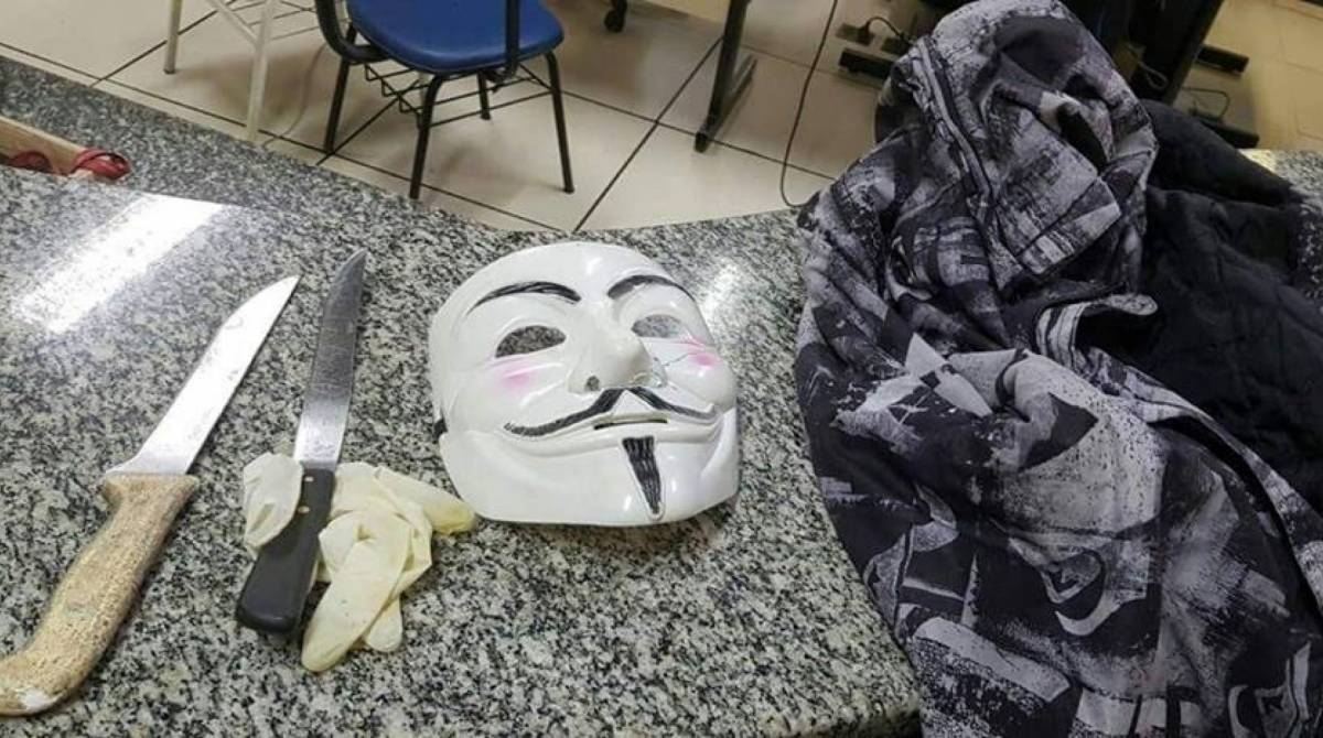 Material encontrado com o agressos