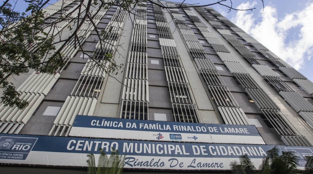 FRAUDE OU INCOMPETENCIA - Fachada da clinica da familia Rinaldo De Lamare em Sao Conrado. Foto Marcio Mercante / Agencia O Dia