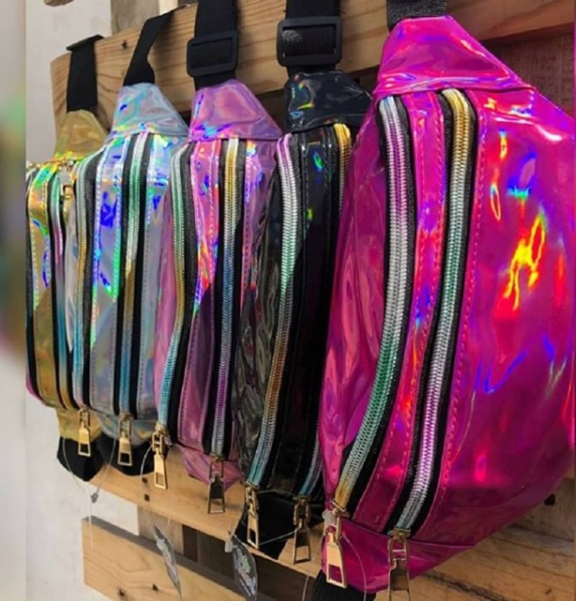 matéria sobre o retorno das pochetes à moda