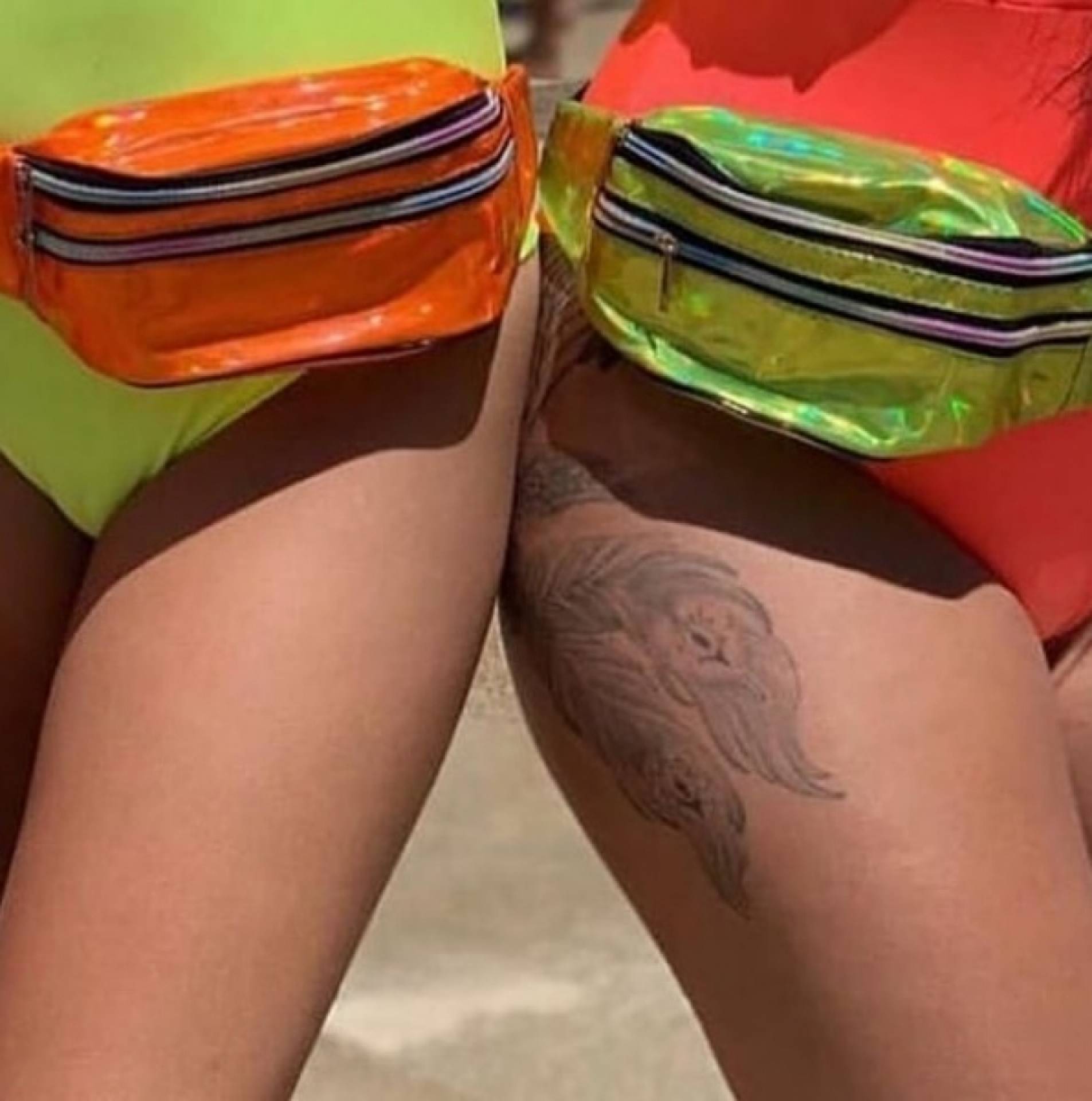 matéria sobre o retorno das pochetes à moda - fotos Reprodução/Internet