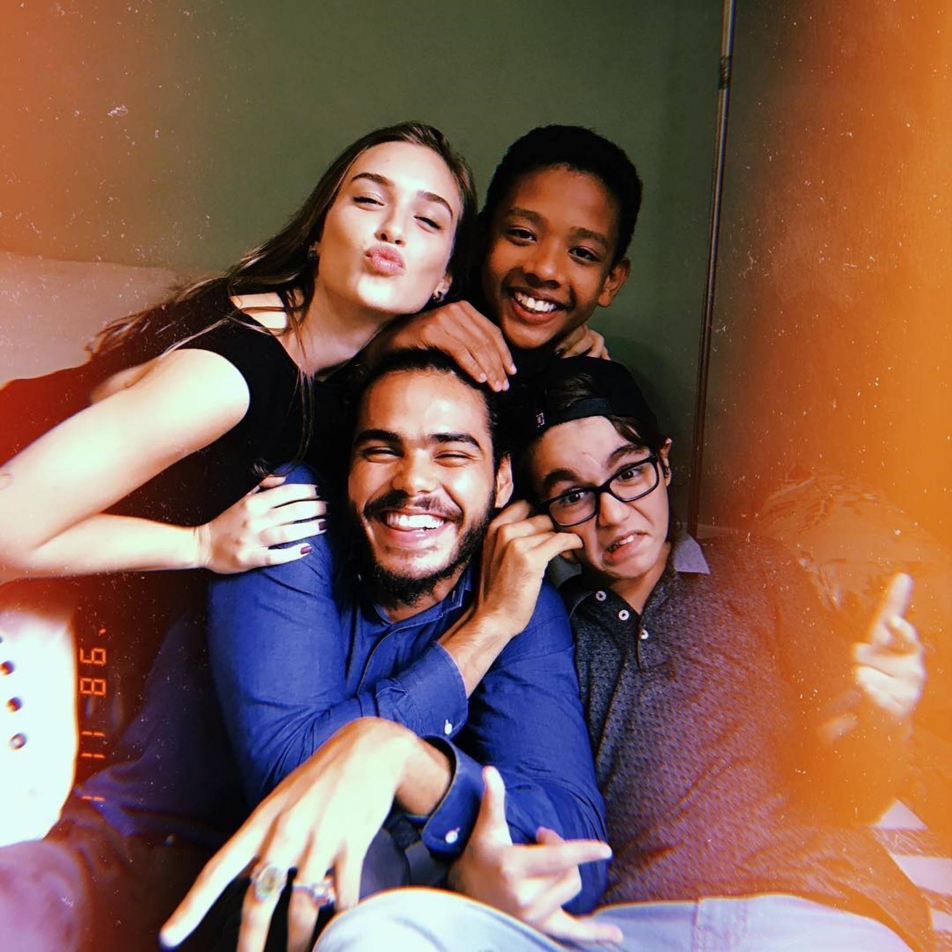 Marcela Fetter, Enzo Romani, João Gabriel D\'Aleluia e Xande Valois nos bastidores de \'Se Eu Fechar os Olhos Agora\'