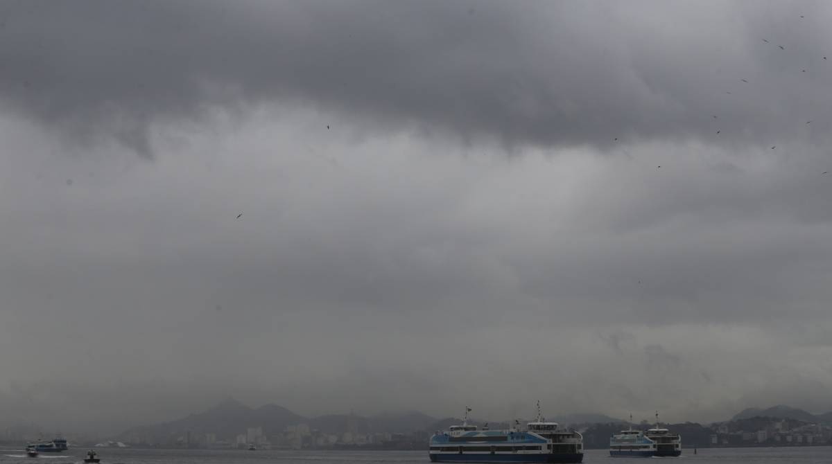 Chuva s&oacute; chegar&aacute; a cidade na ter&ccedil;a-feira - Daniel Castelo Branco / Ag&ecirc;ncia O Dia