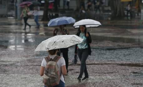 Rio retorna ao estágio de normalidade após chuva atingir diversos bairros