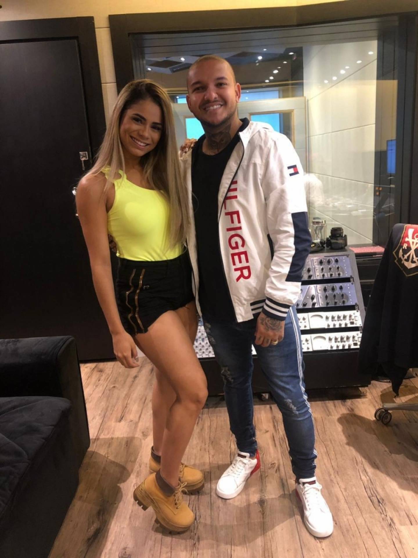 Lexa grava participação em música de Suel 