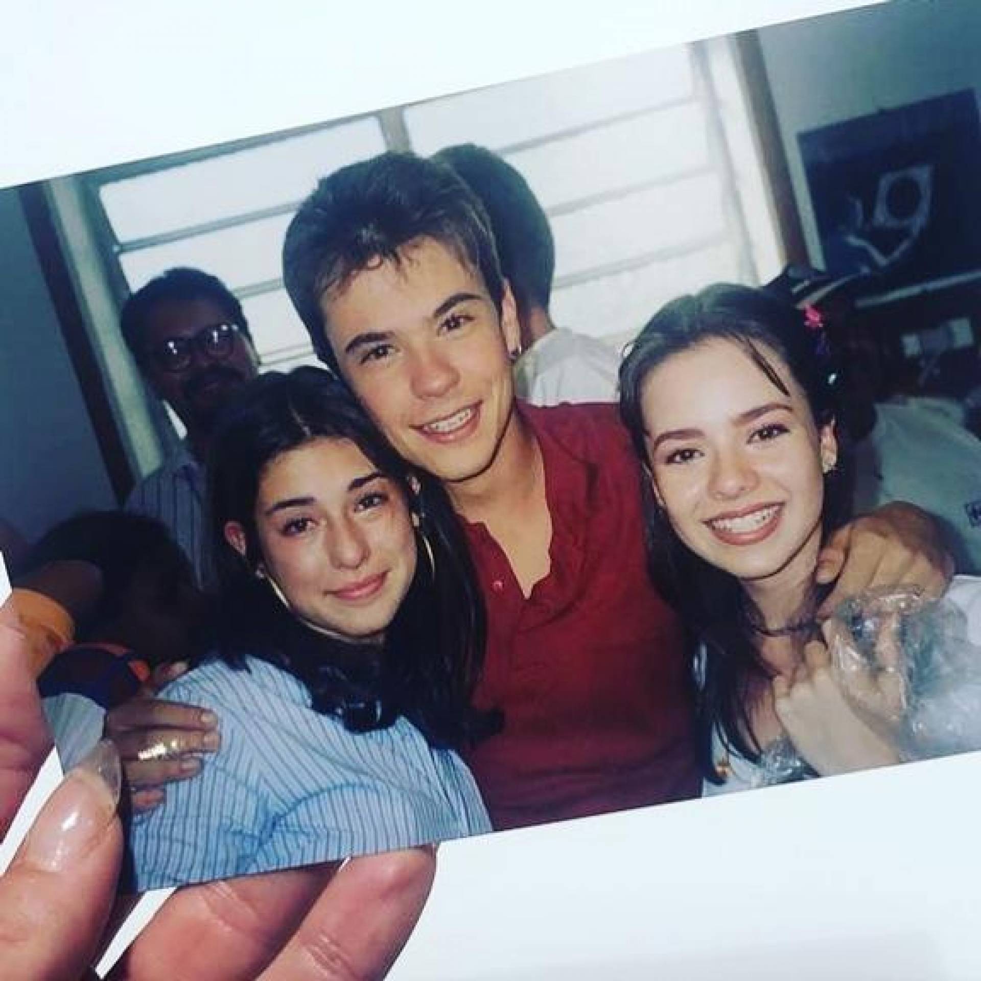 Paulo Vilhena relembra foto ao lado de Sandy e Fernanda Paes Leme
