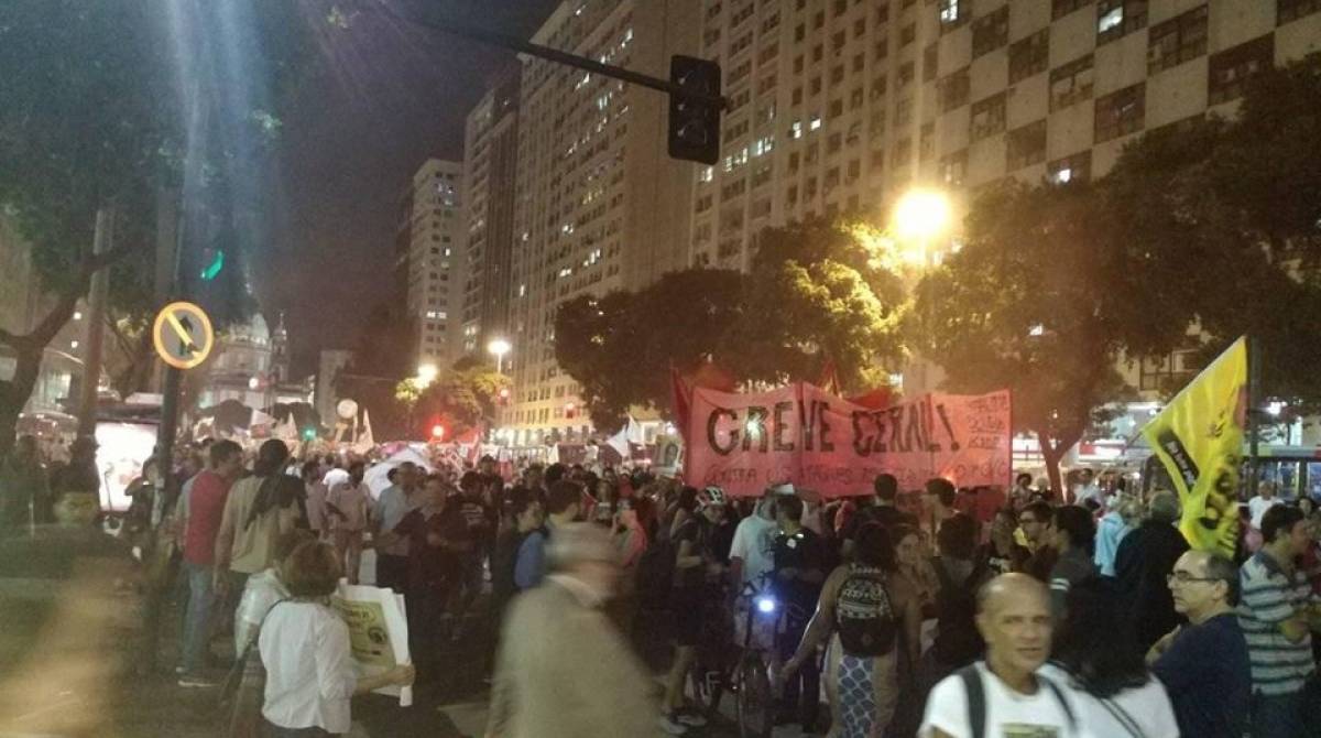 Manifestação interdita Presidente Vargas no Centro do Rio