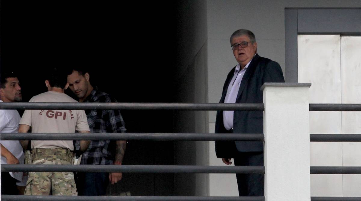 Carlos Marun visitou o aliado preso na Superintend&ecirc;ncia da Pol&iacute;cia Federal do Rio - Luciano Belford/Ag&ecirc;ncia O Dia