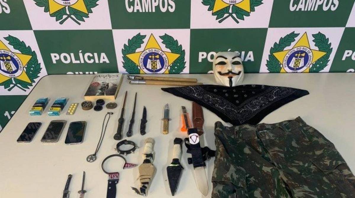 Material apreendido na residência do jovem - Reprodução