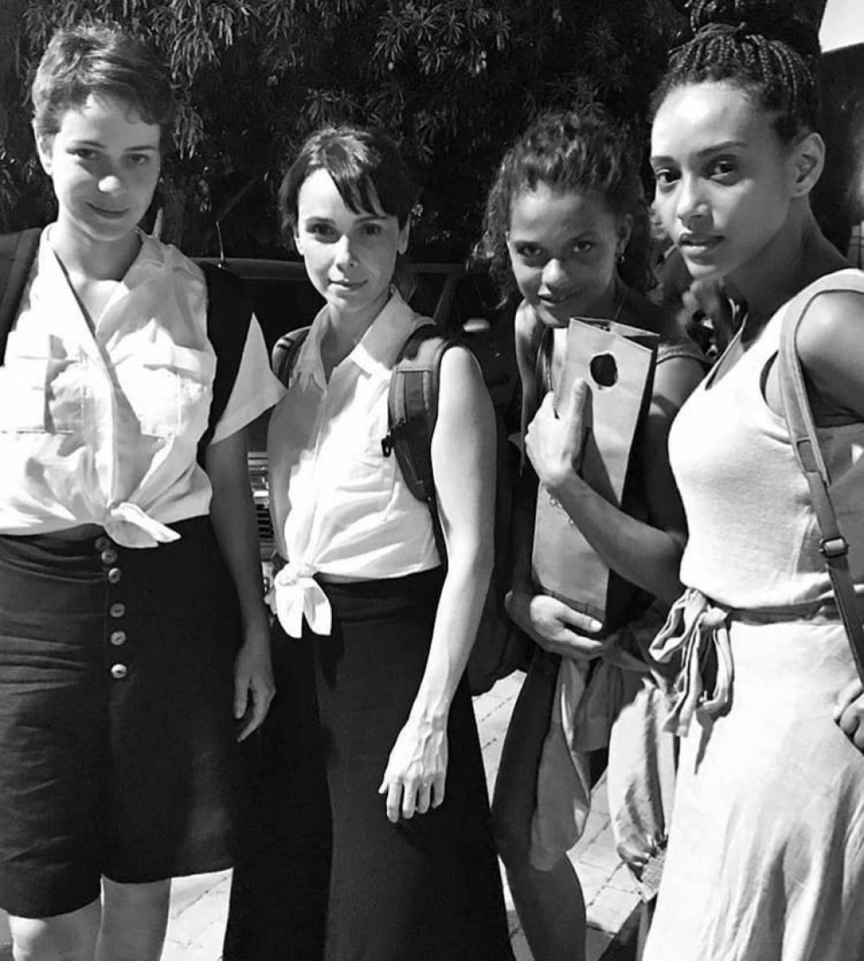 Acima, Thainá Duarte com o visual atual; abaixo, entre Leandra, Débora e Taís Araújo; e loura como Anita 