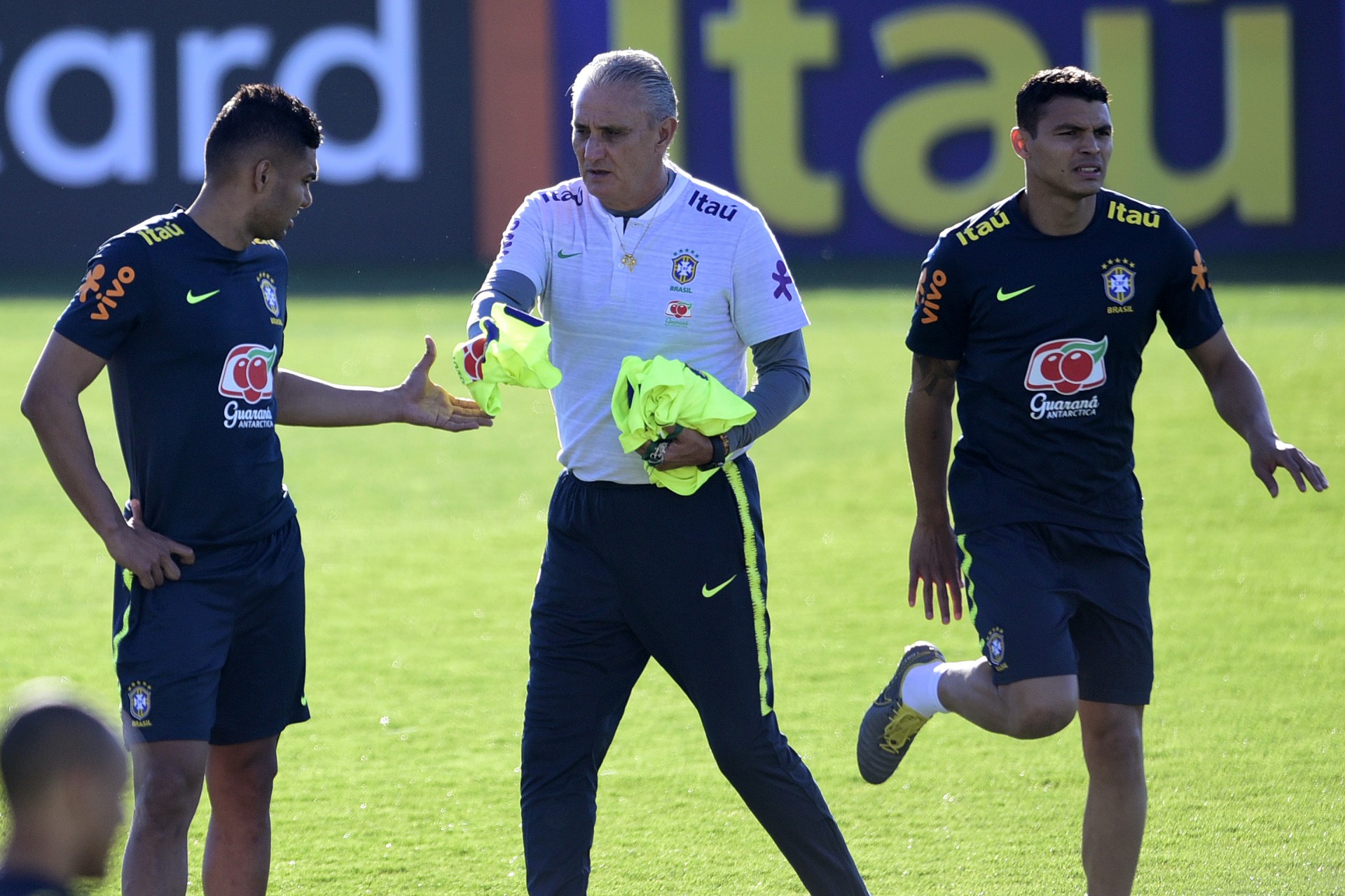 Comentarista critica postura de Thiago Silva e Tite: 'Tem gente muito melhor para a função'