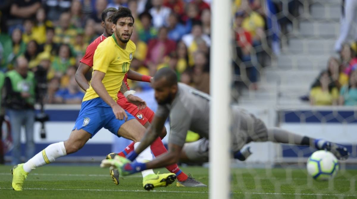 Lucas Paquet&aacute; marcou o gol brasileiro na partida. (Photo by MIGUEL RIOPA / AFP)