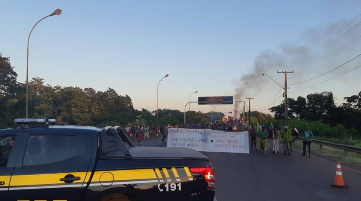 Manifestação de índios da BR 163, em Guaíra, no Paraná - divulgação PRF