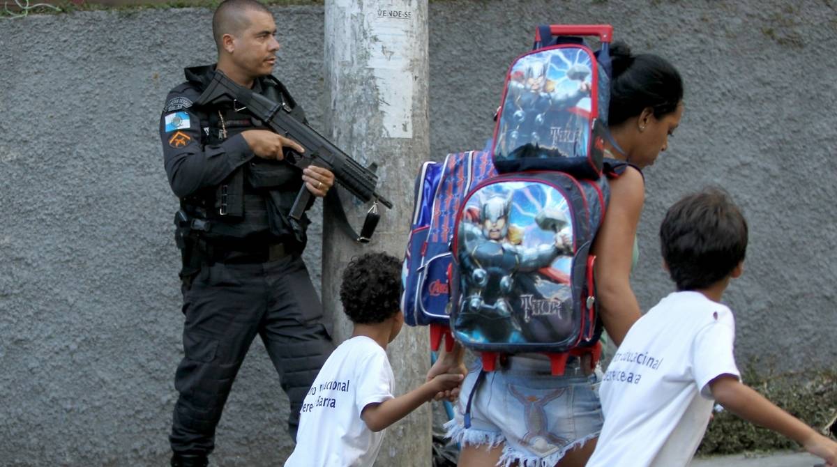 Rio de Janeiro 26/03/2019 - Militares da Unidade de Polícia Pacificadora (UPP) Santa Marta e as equipes do Grupamento de Intervenção Tática (GIT) realizaram uma operação no local para reprimir o tráfico de drogas. Foto: Luciano Belford/Agência O Dia