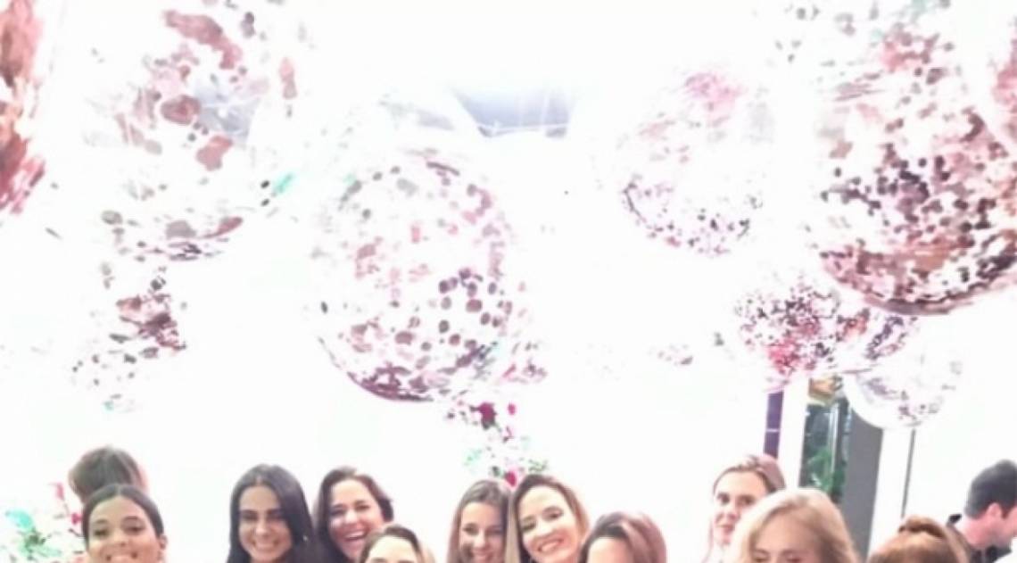 Juliana Paes comemora anivers&aacute;rio com amigos, entre eles Deborah Secco, Fl&aacute;via Alessandra e Marina Ruy Barbosa
