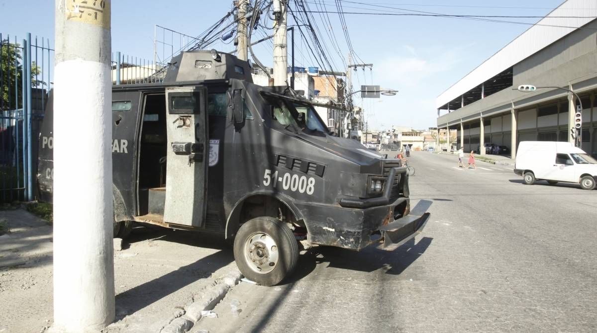 O comércio de Duque de Caxias fechou as portas após morte de traficante da Favela do Lixão. Policiamento na região teve que ser reforçado - Estefan Radovicz/Agência O Dia