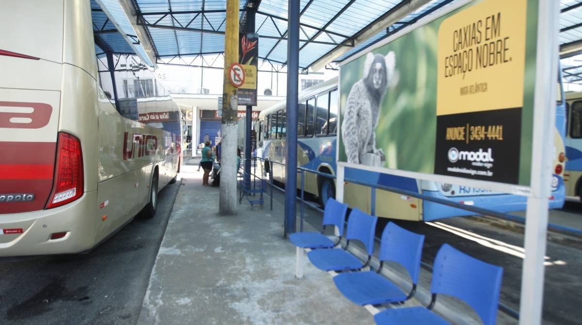 Terminal de ônibus no Centro de Caxias com poucos passageiros, um dia após morte de Charlinho do Lixão