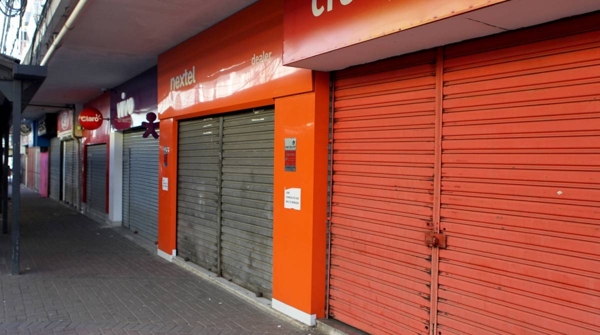 Rio de janeiro - 27/03/2019 - Comercio fechado em Duque de Caxias devido a morte do traficante Charlinho. Foto: Luciano Belford/Agência O Dia