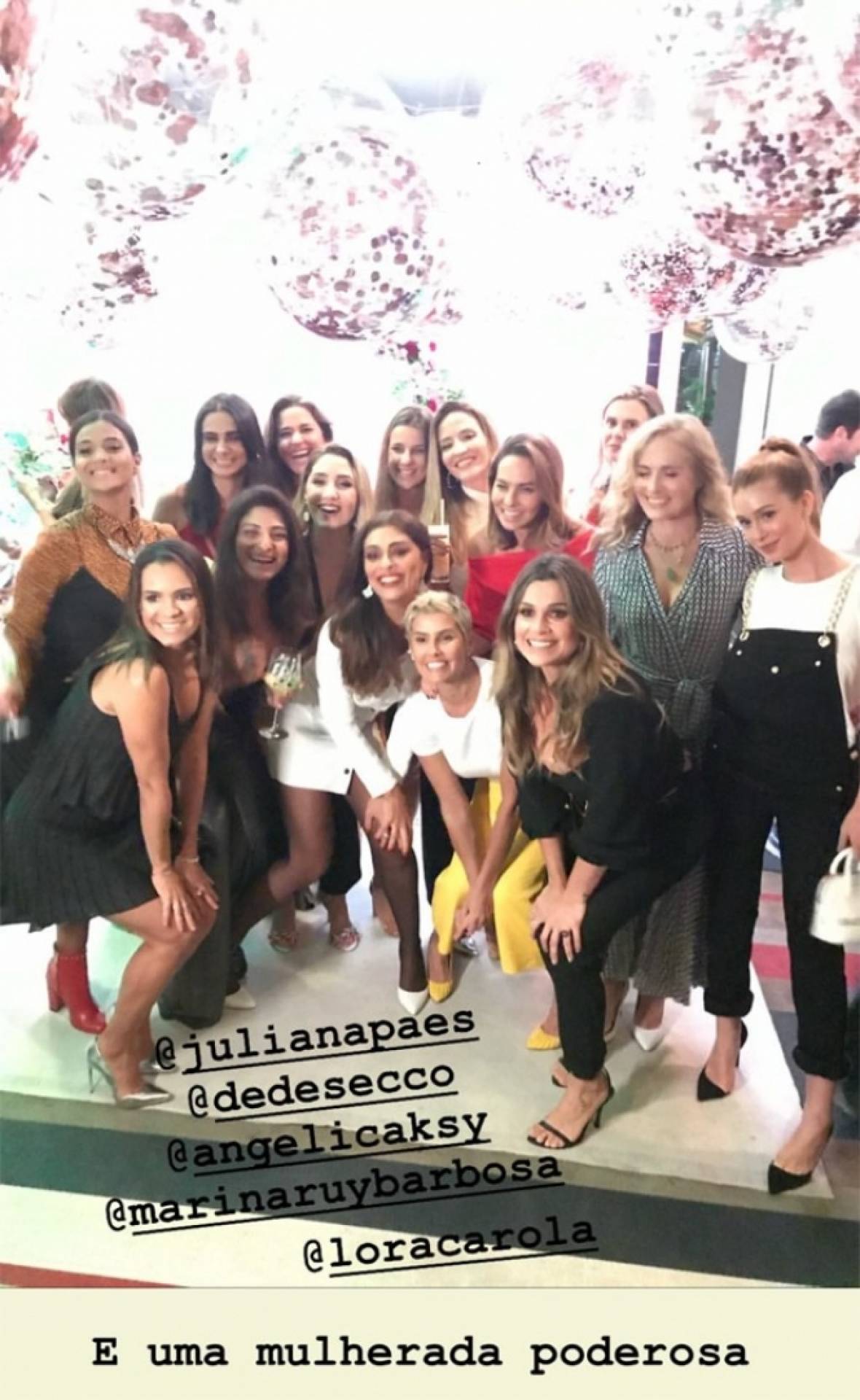 Juliana Paes comemora aniversário com amigos, entre eles Deborah Secco, Flávia Alessandra e Marina Ruy Barbosa