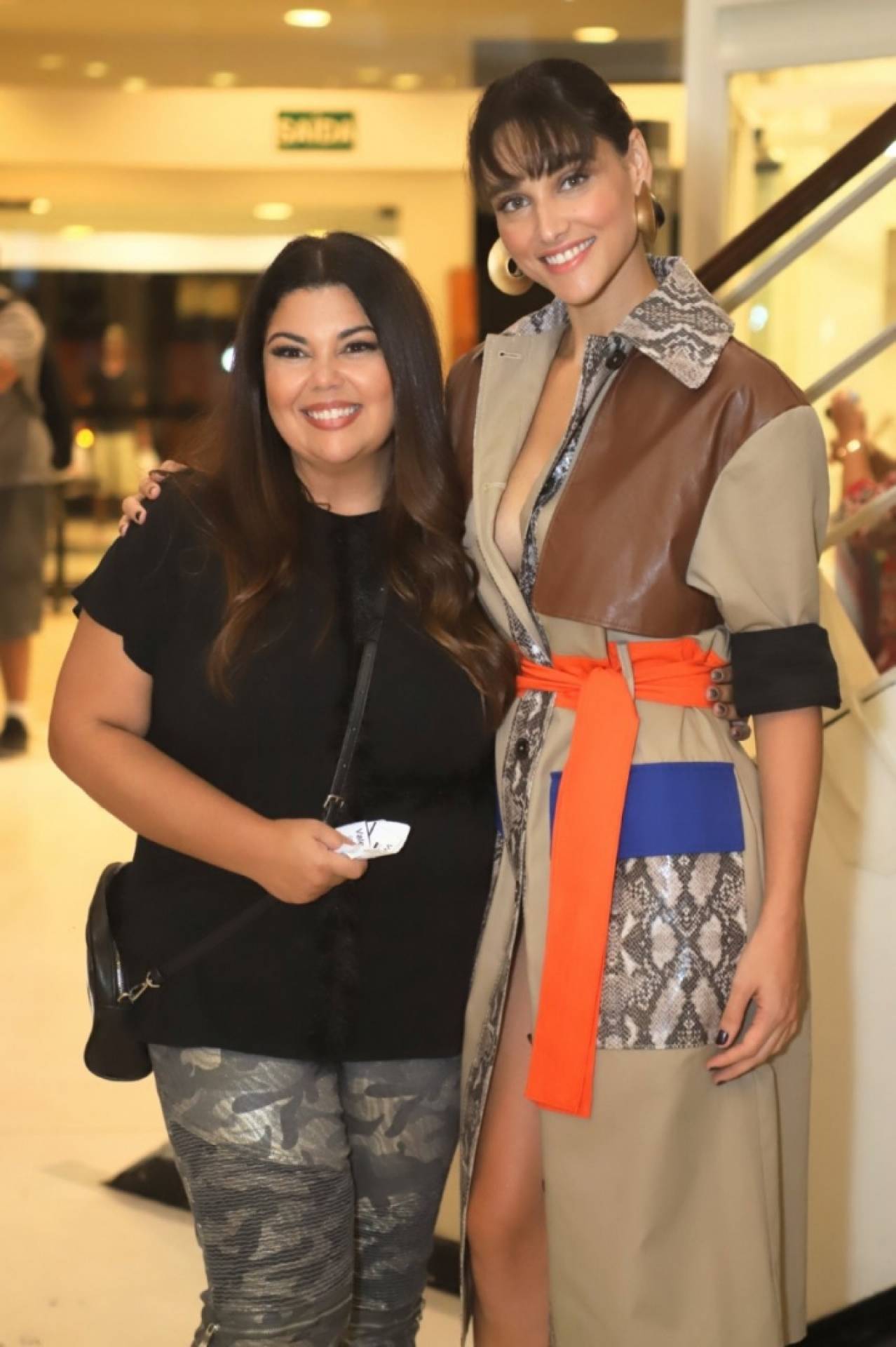 Débora Nascimento participa de evento e evita falar sobre separação