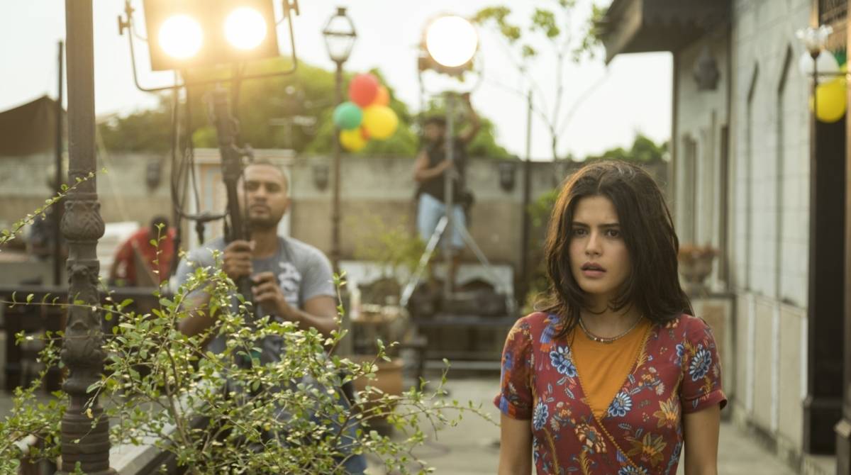 Cena da novela 'Órfãos da Terra' - Laila (Julia Dalávia)
      Caption