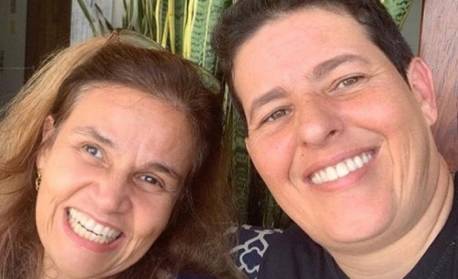 Adriane Bonato se pronuncia após pedido de casamento de Claudia Rodrigues