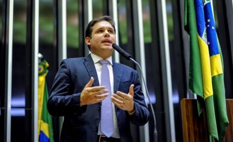 Por unanimidade apoiaremos Hugo Motta à presidência da Câmara, diz presidente do Podemos