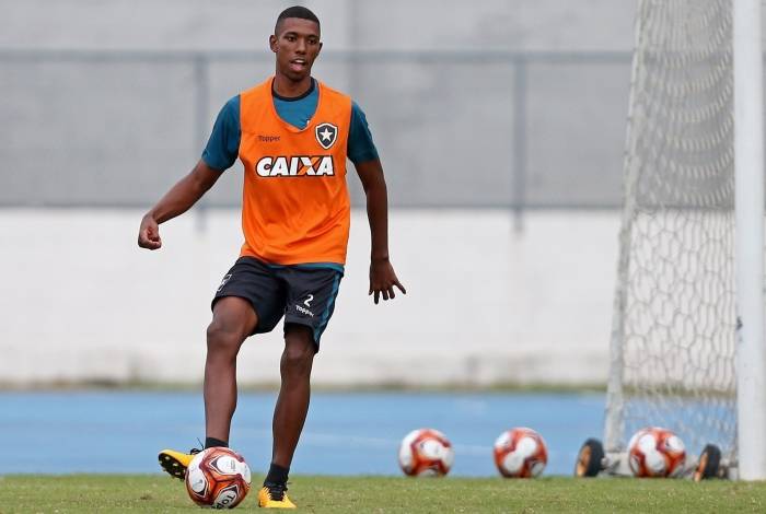Botafogo aceita proposta e Kanu fica próximo de defender o São Paulo