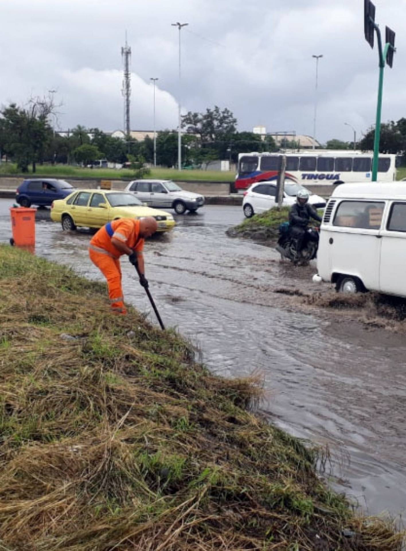 Alagamento na Avenida Brasil