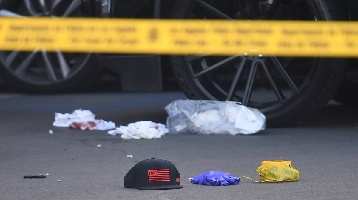 Cena do crime, onde rapper Nipsey Hussle foi assassinado a tiros em Los Angeles