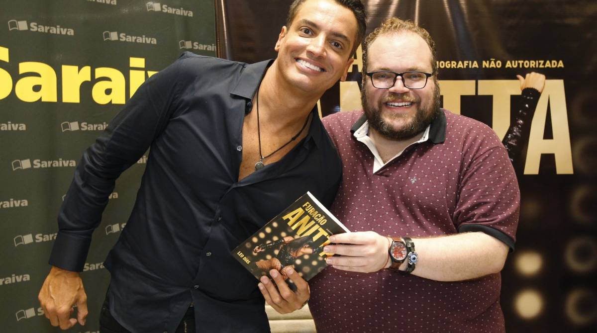 2019-04-02 - Lancamento do livro Furacao Anitta, de Leo Dias, na livraria Saraiva do Shopping Village Mall, na Barra da Tijuca. Foto de Alexandre Brum / Agencia O Dia