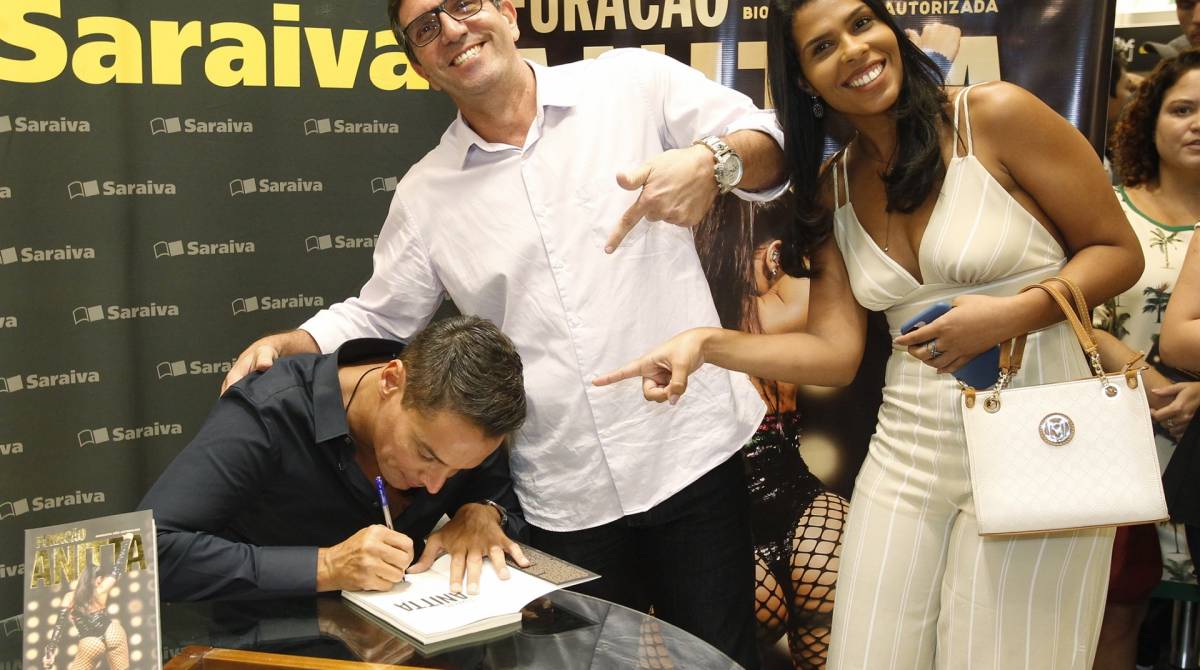 2019-04-02 - Lancamento do livro Furacao Anitta, de Leo Dias, na livraria Saraiva do Shopping Village Mall, na Barra da Tijuca. Foto de Alexandre Brum / Agencia O Dia