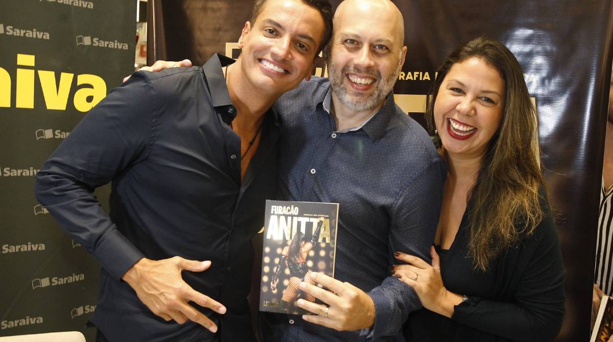 2019-04-02 - Lancamento do livro Furacao Anitta, de Leo Dias, na livraria Saraiva do Shopping Village Mall, na Barra da Tijuca. Foto de Alexandre Brum / Agencia O Dia