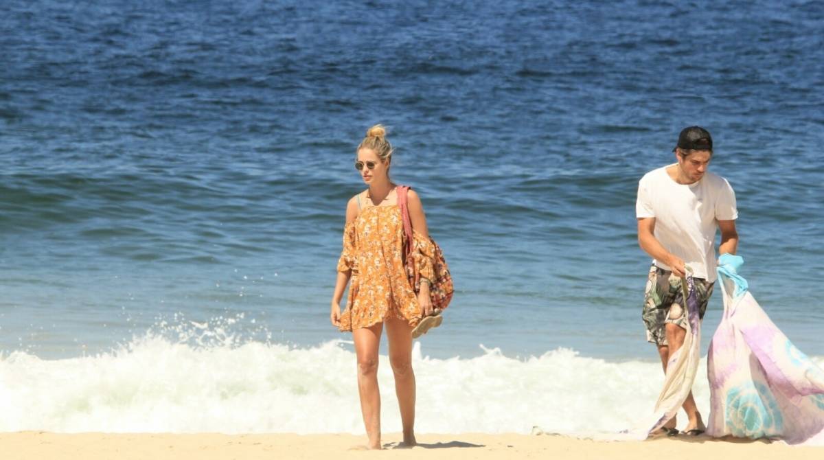 Yasmin Brunet curte praia com o marido, Evandro Soldatti