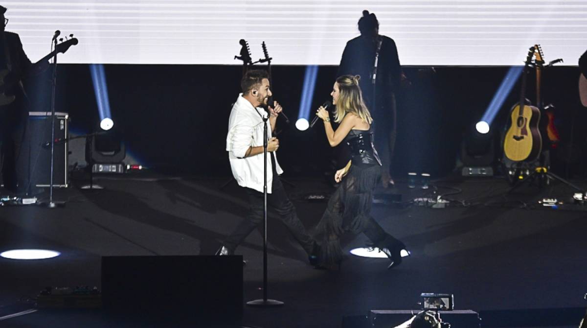 Sandy e Junior fazem pocket show em São Paulo