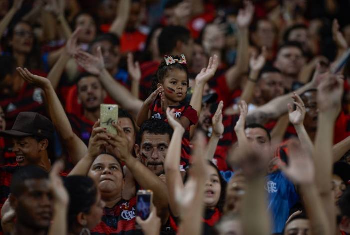 Torcida do Flamengo leve lotar o Maracanã nesta quinta-feira, contra o San José