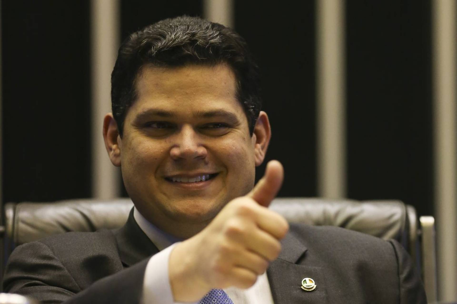 Alcolumbre promulga trecho da LDO que autoriza repasses a estados e municípios em ano eleitoral