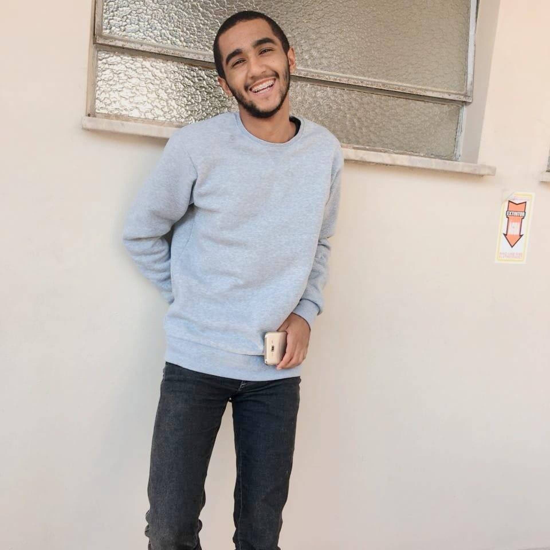 Maycon Perez foi baleado mesmo entregando o celular para os criminosos - Whatsapp O DIA