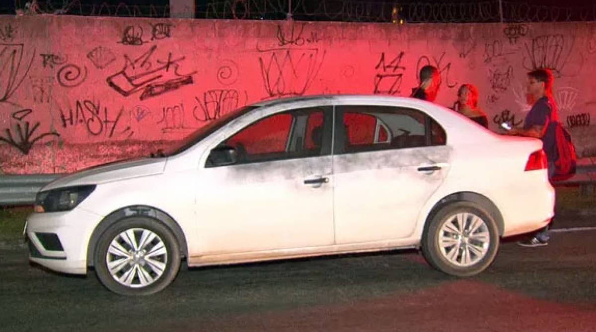 Carro roubado foi recuperado momentos depois