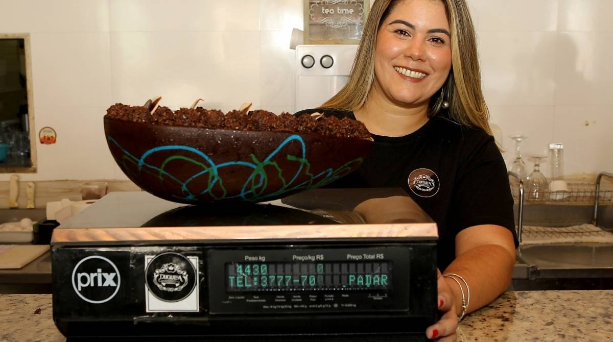 Rio de Janeiro - 05/04/2019 - ESPECIAL - Ovo de Páscoa de 3 kg. Padaria Duquesa. Foto: Luciano Belford/Agência O Dia