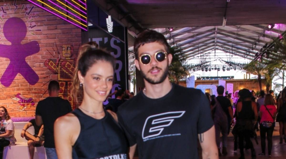 Chay Suede e Laura Neiva