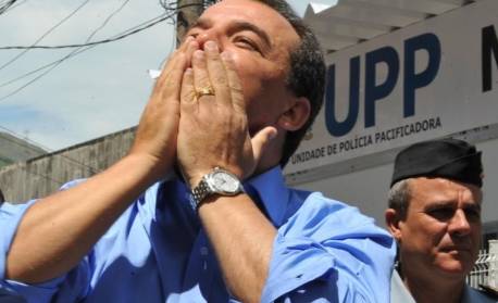 Sérgio Cabral come pelas beiradas