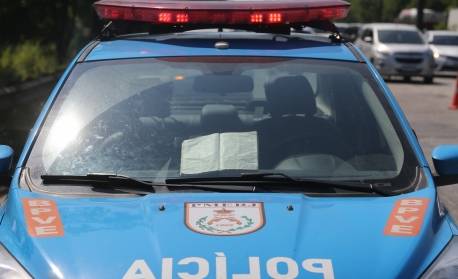 Operação da PM no Morro do Barbante tem tiroteio e clima de guerra