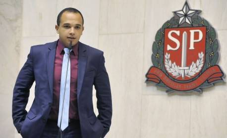 Procuradoria eleitoral abre investigação sobre deputado que atacou Vera Magalhães