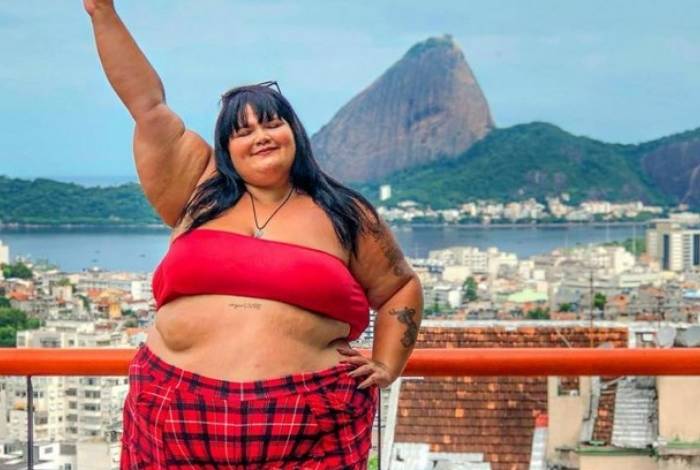 Thais Carla publica vídeo reclamando sobre tamanho das poltronas de avião