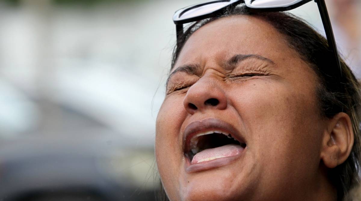 Rio, 08/04/2019 - A esposa da vítima, Luciana Nogueira comparece ao IML, Centro do Rio, nesta segunda-feira (08). O músico, Evaldo dos Santos Rosa morreu e duas pessoas ficaram feridas, após ação do Exército realizada na região da Vila Militar, na Zona Oeste do Rio, na tarde deste domingo. Foto: Luciano Belford/Agência O Dia