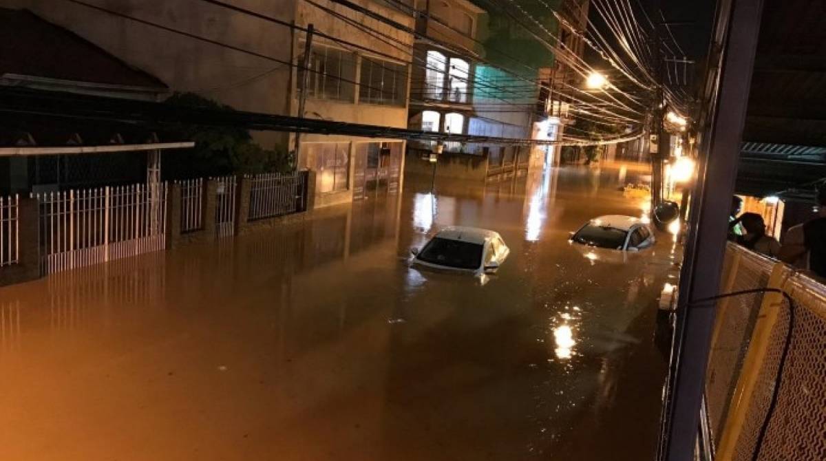 Em várias ruas o cenário o cenário de caos, como no Retiro, se repetiu.