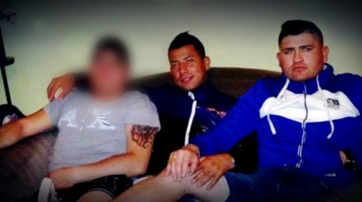 Leo Valencia aparece em fotos com os irmãos que lideram o grupo