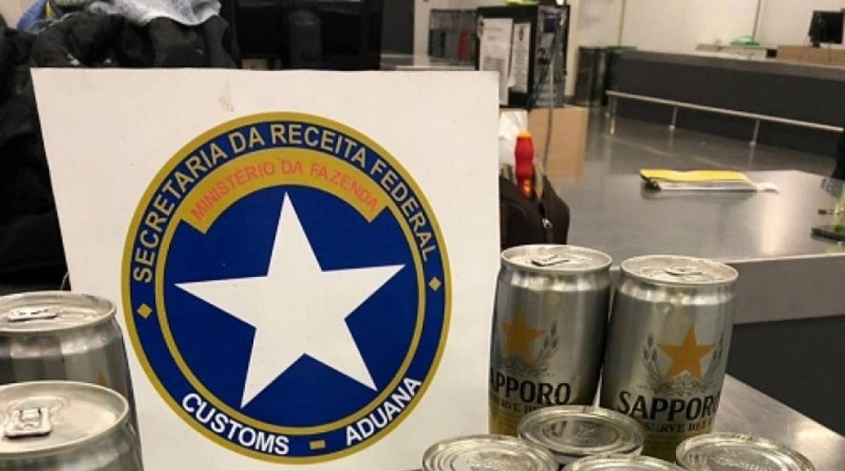 Receita Federal apreende 6 kg de cocaína líquida no Galeão ...