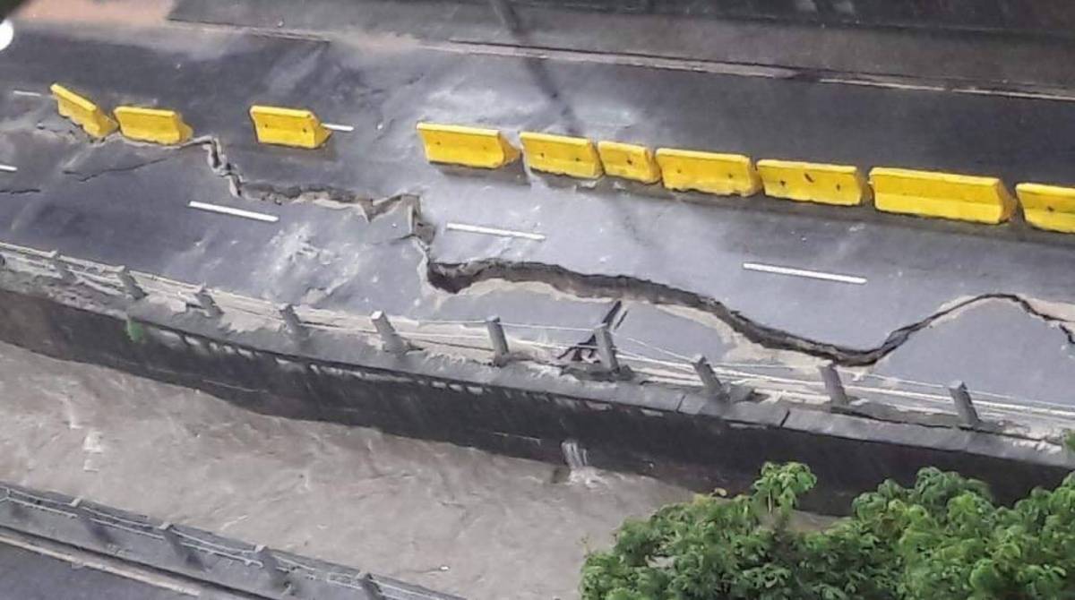 Rachadura cedeu ainda mais na Avenida Maracan&atilde; ap&oacute;s o temporal e imagens impressionam